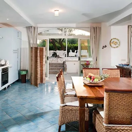 La Draghina Capri أناكابْري