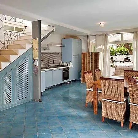 فندق مبيت وإفطار La Draghina Capri 3*